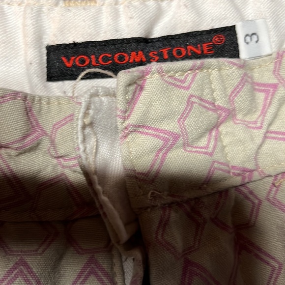 Beige and pink Volcom Stone Capris. Wide leg Juniors size 3. Never worn - Picture 3 of 6